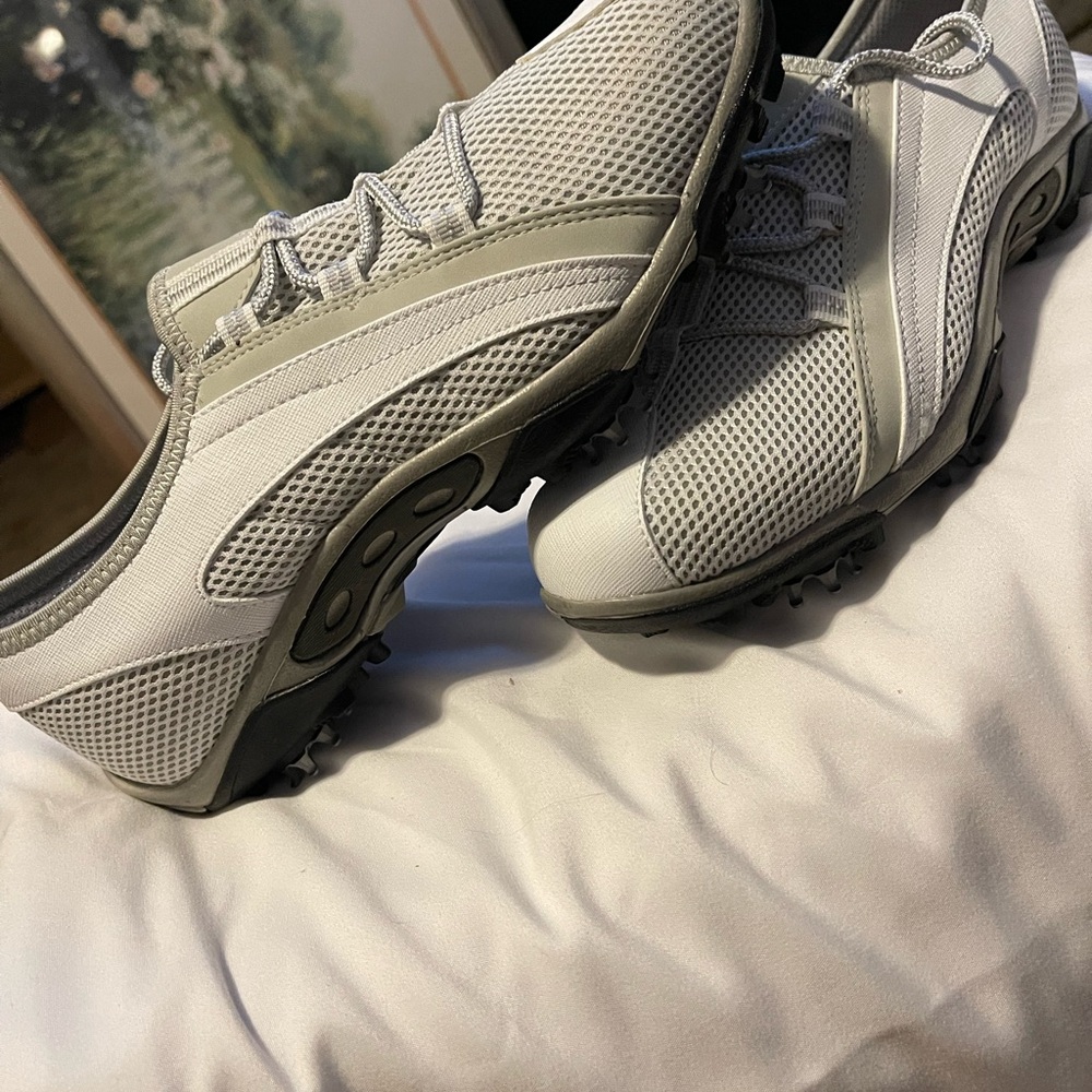 FootJoy Gray Athletic Shoes with Streamlined Design golf spike shoes 8.5M women